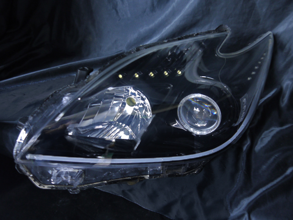 トヨタ 30系プリウス 前期/後期 全年式対応 純正ハロゲンロービーム車用 純正ドレスアップヘッドライト LEDイカリング＆高輝度白色LED22発増設＆LEDアクリルイルミファイバー＆インナーブラッククロム