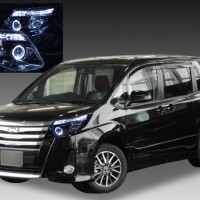 トヨタ　ノア　80 ヘッドライト 美品80ノア前期右ヘッドライト