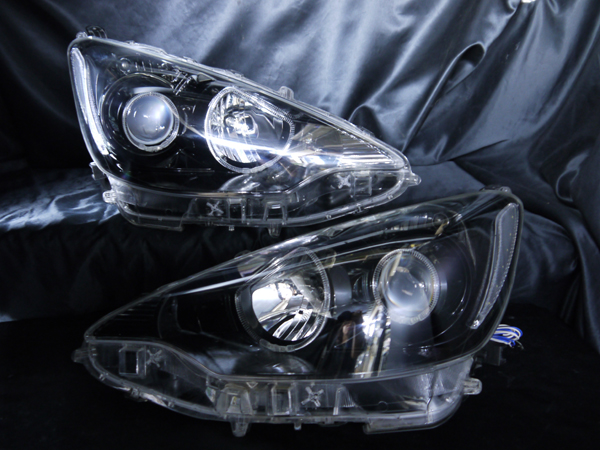 トヨタ NHP10 アクア前期 純正ハロゲン車用 純正ドレスアップヘッドライト 4連LEDイカリング＆高輝度白色LED12発増設＆インナーブラッククロム