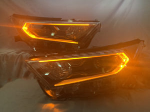 ワンオフ加工 現行新型 RAV4 コの字ライン 白橙LED切り替わり 仕様 純正加工品 ドレスアップ ヘッドライト【車検対応】