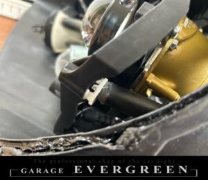 光軸修理 ポルシェ・カイエン 純正加工品？ヘッドライト修理